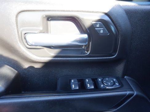 Used 2022 Chevrolet Silverado 2500 Custom w/ Custom Value Package image 16