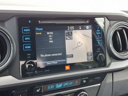 Used 2018 Toyota Tacoma TRD Sport AWD/4WD image 18