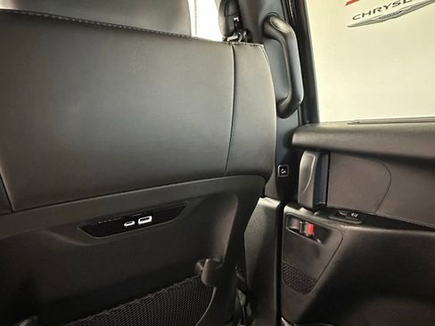New 2025 Chrysler Pacifica Select w/ Fav Edition Package image 24