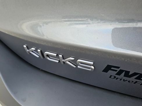 Used 2025 Nissan Kicks SR image 11