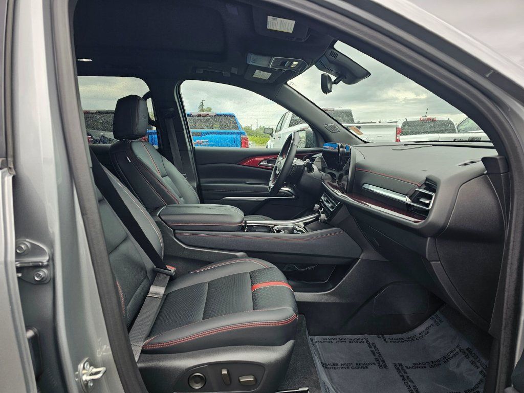 Used 2024 Chevrolet Traverse RS AWD/4WD image 10