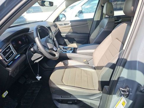 Used 2025 Volkswagen Atlas SEL image 9