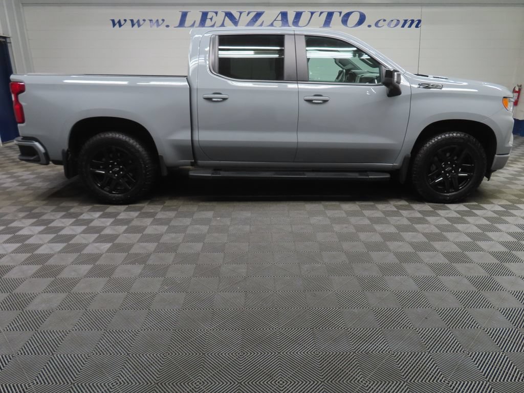 Used 2025 Chevrolet Silverado 1500 RST AWD/4WD image 2