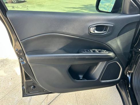 Certified 2021 Jeep Compass Latitude FWD image 44