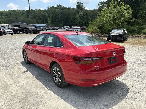 Used 2019 Volkswagen Jetta SE w/ Cold Weather Package FWD image 3
