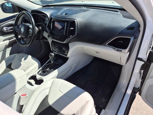 Used 2020 Jeep Cherokee Latitude Plus w/ Cold Weather Group AWD/4WD image 33