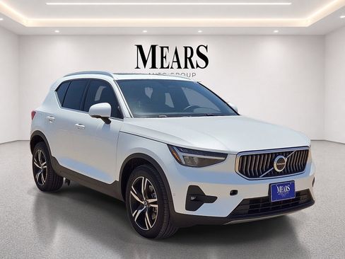 Used 2023 Volvo XC40 B5 Plus AWD/4WD image 7