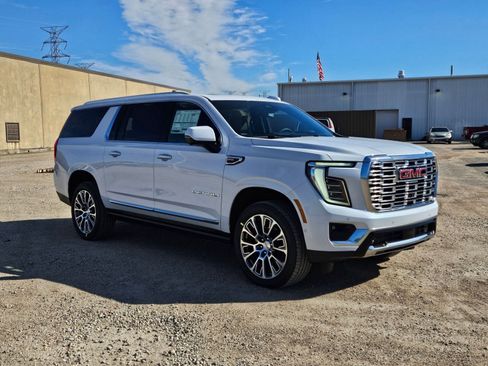 New 2026 GMC Yukon XL Denali w/ Sun & Power Step Package image 8