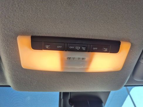 Used 2021 Nissan Versa SV image 39