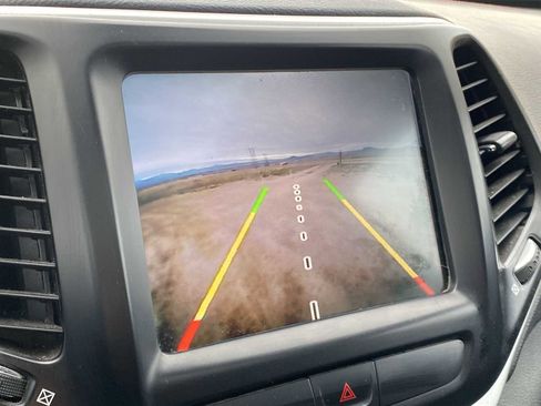 Used 2015 Jeep Cherokee Trailhawk w/ Comfort/Convenience Group image 19