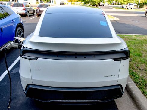 Used 2026 Tesla Model Y Long Range AWD/4WD image 16
