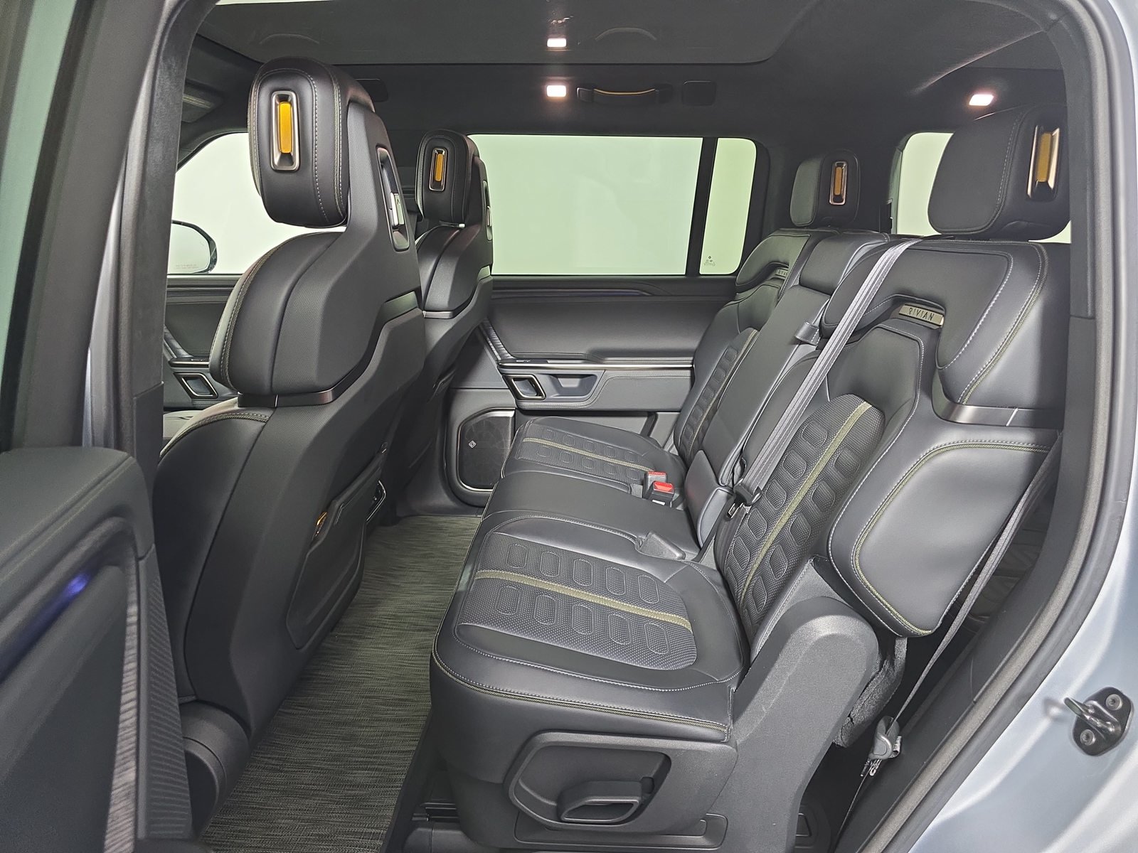 Used 2024 Rivian R1S Adventure Dual AWD/4WD image 21