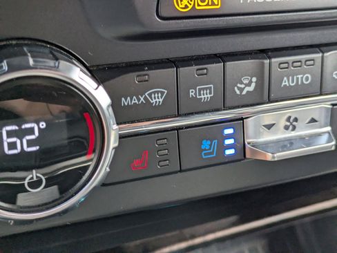 Used 2022 Ford F250 Lariat w/ Black Appearance Package image 27