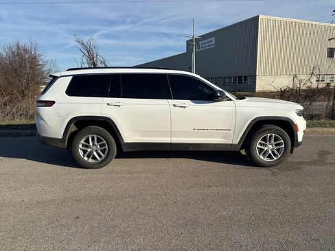 Used 2023 Jeep Grand Cherokee L Laredo image 4