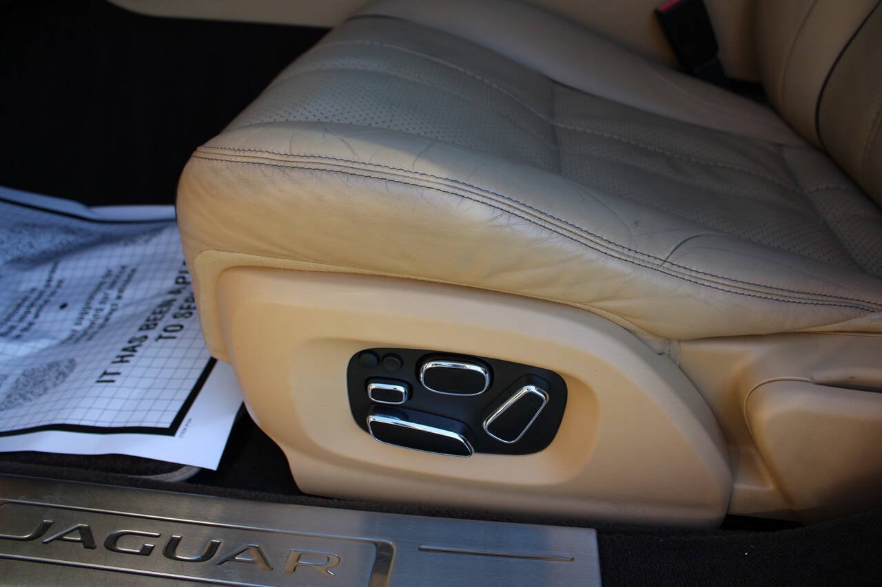 Used 2014 Jaguar XJ L Portfolio RWD image 20