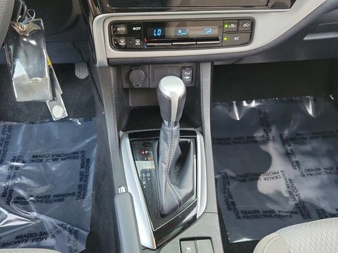 Used 2019 Toyota Corolla LE image 22