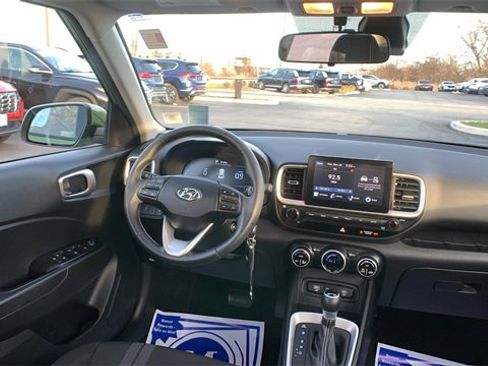 Used 2023 Hyundai Venue SEL image 23