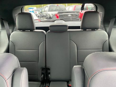 Used 2024 Chevrolet Traverse Z71 image 31