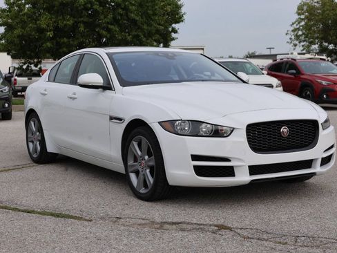 Used 2018 Jaguar XE Premium AWD/4WD image 4