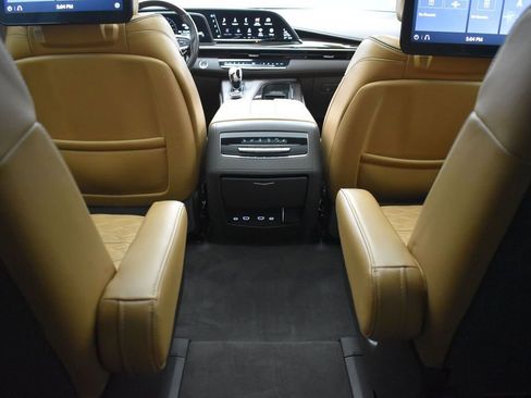 Used 2021 Cadillac Escalade Sport w/ Driver Assist Tech Package AWD/4WD image 33