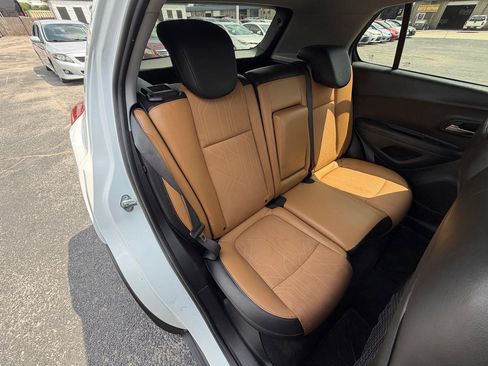 Used 2019 Chevrolet Trax LT w/ LT Convenience Package FWD image 14