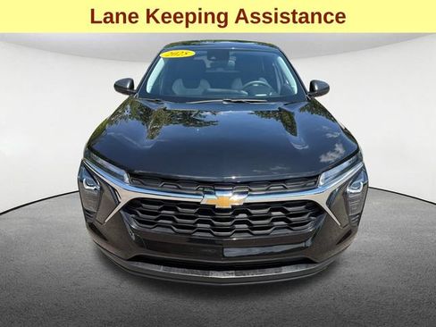 Used 2025 Chevrolet Trax LS FWD image 4