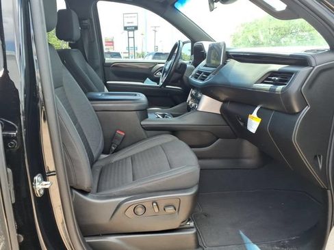 Used 2023 GMC Yukon SLE RWD image 18