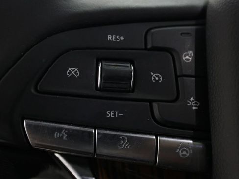 Used 2022 Cadillac Escalade Premium Luxury w/ Performance Package AWD/4WD image 23