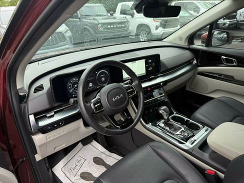 Used 2024 Kia Carnival SX Prestige image 3