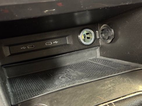 Used 2022 Volkswagen Tiguan SE image 37