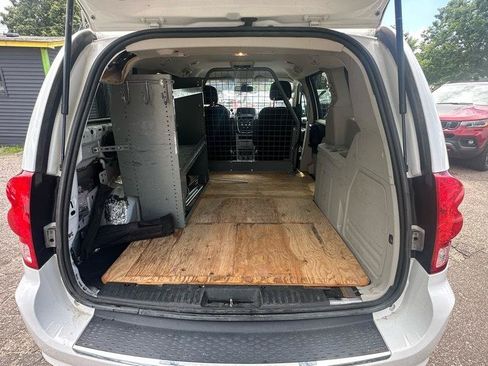 Used 2020 Dodge Grand Caravan SE w/ UConnect Hands-Free Group FWD image 9