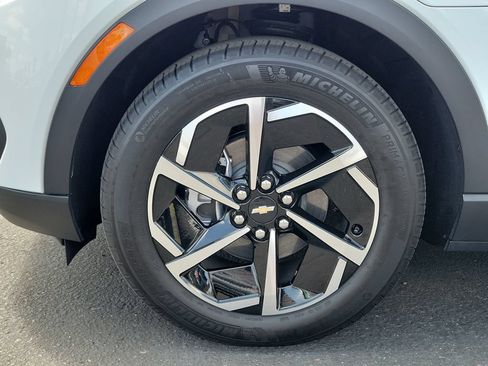 Used 2026 Chevrolet Equinox EV LT FWD image 25
