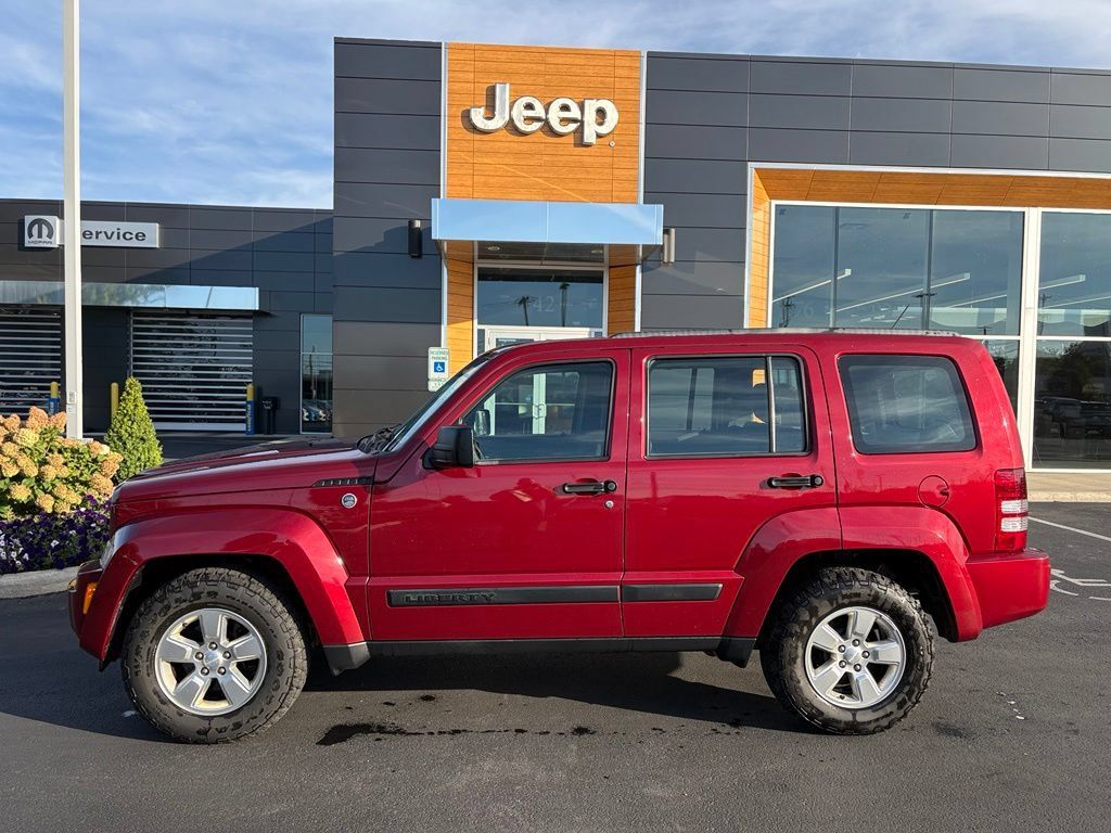Used 2012 Jeep Liberty Sport AWD/4WD image 2