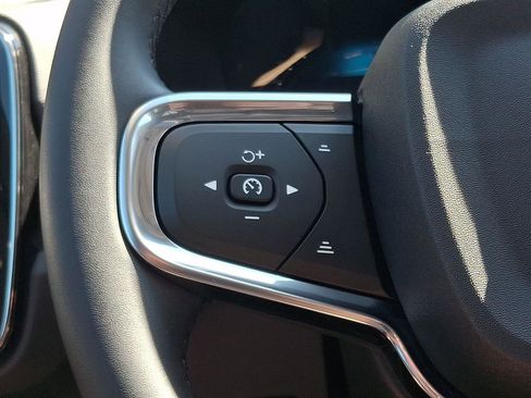 Certified 2025 Volvo XC40 B5 Ultra AWD/4WD image 23