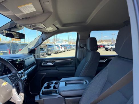 Used 2025 Chevrolet Silverado 2500 LT w/ Convenience Package image 16