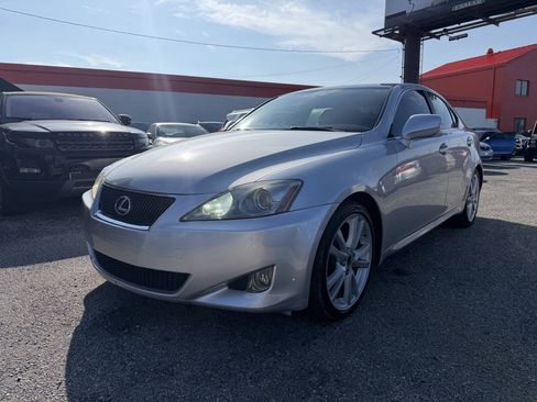 Used 2007 Lexus IS 250 w/ Preferred Accessory Pkg RWD image 2