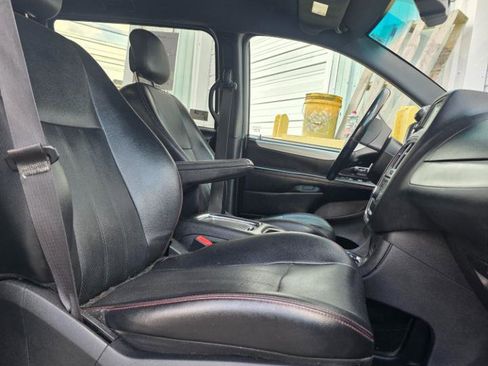 Used 2017 Dodge Grand Caravan GT FWD image 14