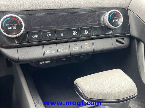 Used 2023 Hyundai Elantra SEL w/ Cargo Package image 9