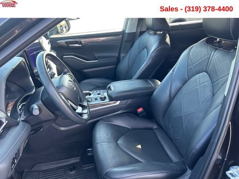 Used 2023 Toyota Highlander Platinum AWD/4WD image 10