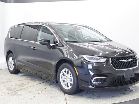 Certified 2023 Chrysler Pacifica Touring-L FWD image 10