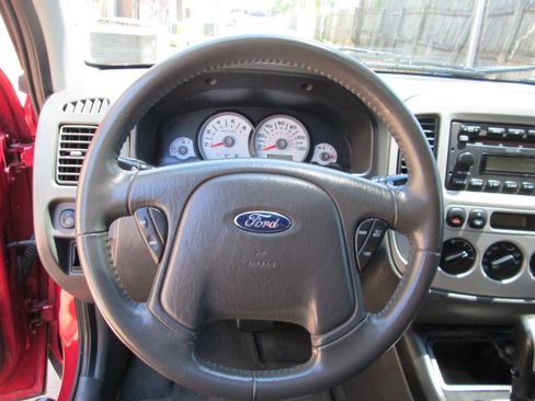 Used 2006 Ford Escape XLT AWD/4WD image 10