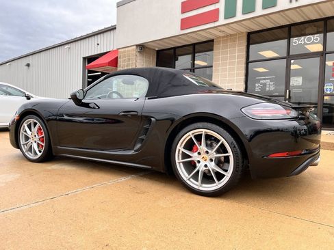 Used 2017 Porsche 718 Boxster S RWD image 3