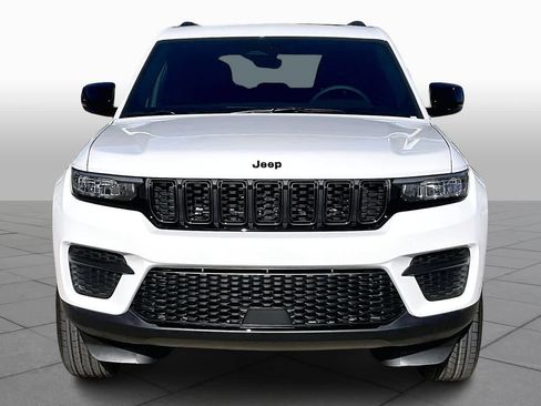New 2025 Jeep Grand Cherokee Altitude image 3
