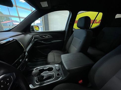 Used 2022 Chevrolet Traverse LT image 12