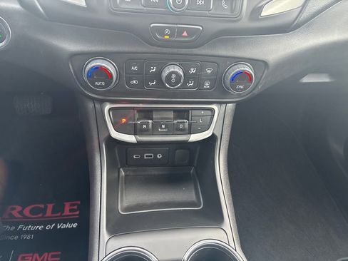 Used 2024 GMC Terrain SLE w/ Driver Convenience Package image 24