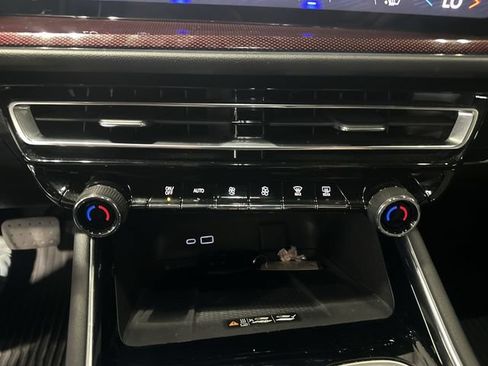 Used 2025 Chevrolet Traverse Z71 w/ Enhanced Driving Package AWD/4WD image 21