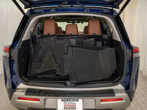 Certified 2025 Nissan Pathfinder Platinum image 5