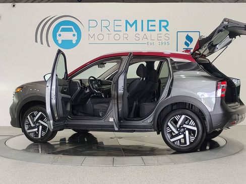 Used 2025 Nissan Kicks SV w/ SV Premium Package FWD image 4