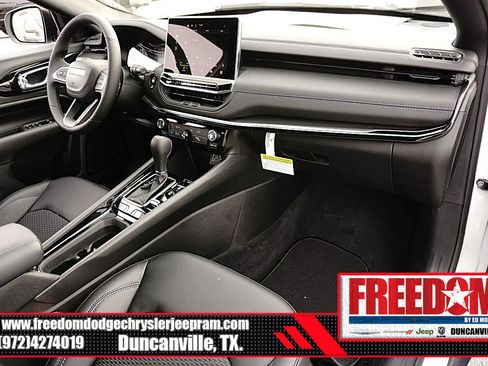 New 2026 Jeep Compass Latitude image 12