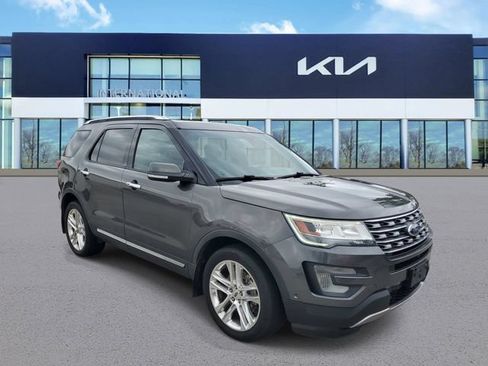 Used 2016 Ford Explorer Limited w/ Equipment Group 301A AWD/4WD image 2